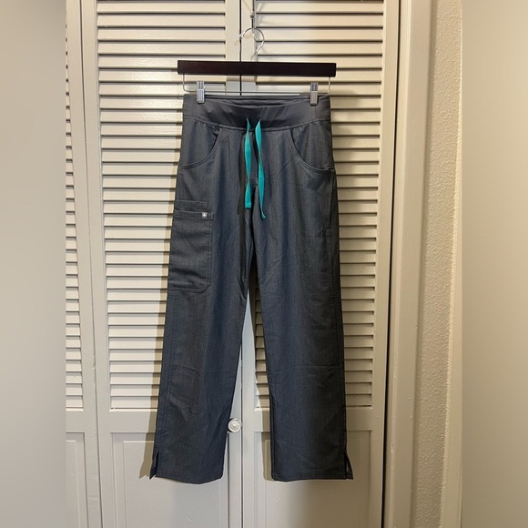 FIGS Kade Cargo Scrub Pants Graphite T21004P - Picture 7 of 13